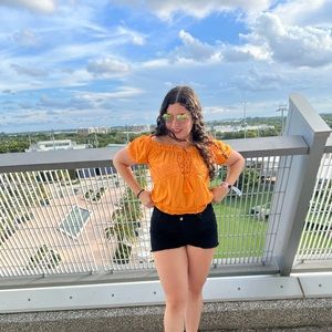 Meet your Posher, Mariana